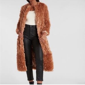 Very stylish NWT faux fur coat!